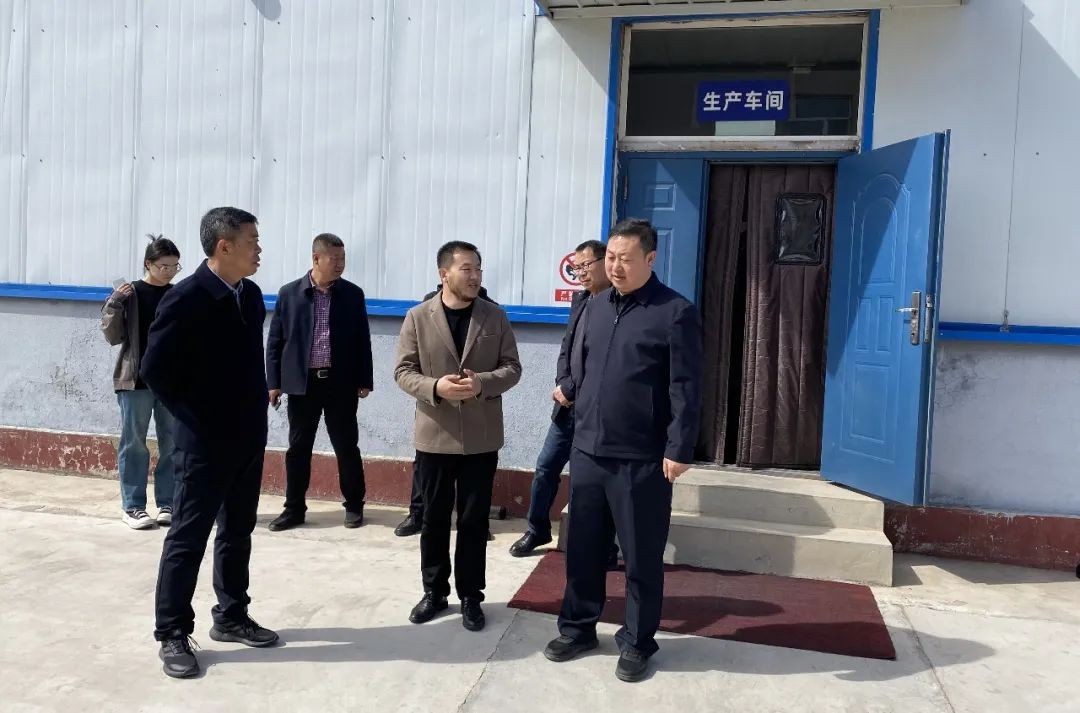 【孟课健康】和林格尔县县委书记李六小莅临晒能考察指导